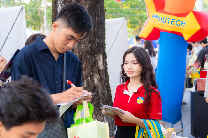 HUTECH “phủ vàng” Ngày hội Tư vấn tuyển sinh - hướng nghiệp 2026 tại Cần Thơ, mang đến loạt thông tin đắt giá cho thí sinh 30