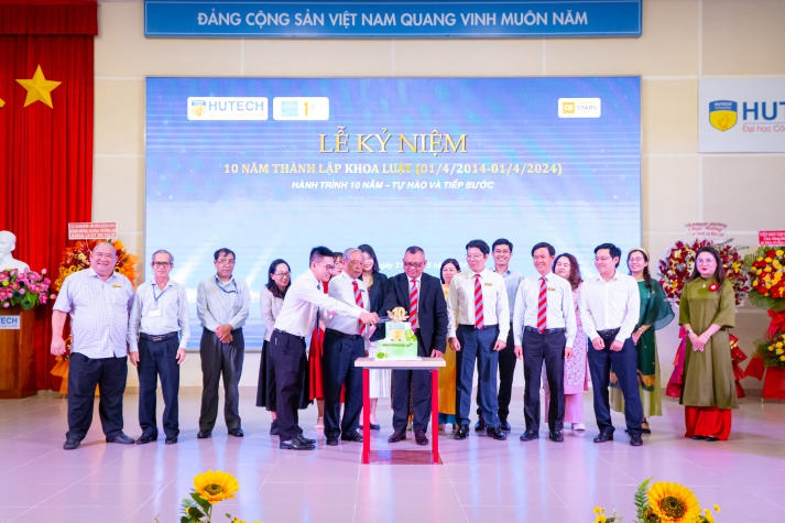 Khoa Luật HUTECH rộn ràng chào đón mốc son 10 năm thành lập 100