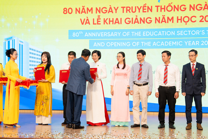 HUTECH opens the 2025-2026 academic year alongside the national celebration of 80 years of Vietnam’s education 119