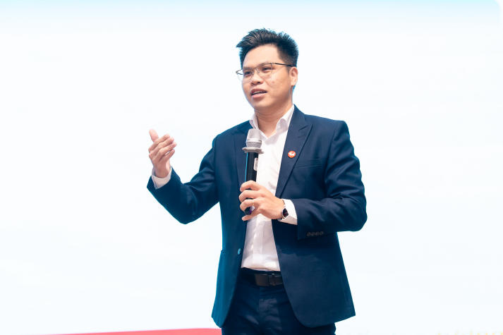 [Video] Sinh viên HUTECH tiếp cận AI, chính thức nhập cuộc “RongViet Invest 2025” 32