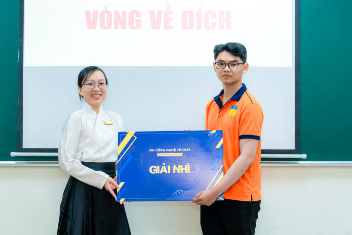 Sinh viên Khoa Trung Quốc học “rung chuông” tri thức, lan tỏa giá trị tư tưởng Hồ Chí Minh 80