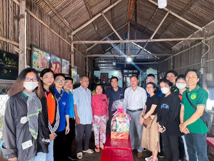 “Én vàng” Viện Khoa học Ứng dụng lan tỏa sắc xuân với chiến dịch “Cánh én mùa xuân 2023” 134