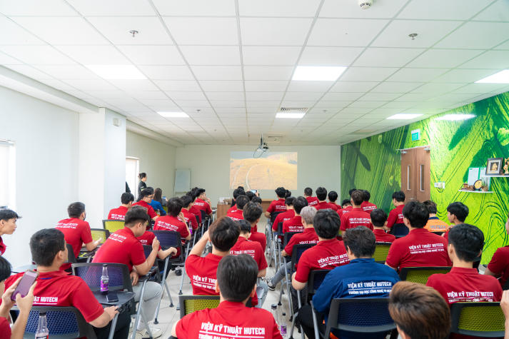 Sinh viên Viện Kỹ thuật trải nghiệm mô hình sản xuất thực phẩm - đồ uống hiện đại tại Uniben 43