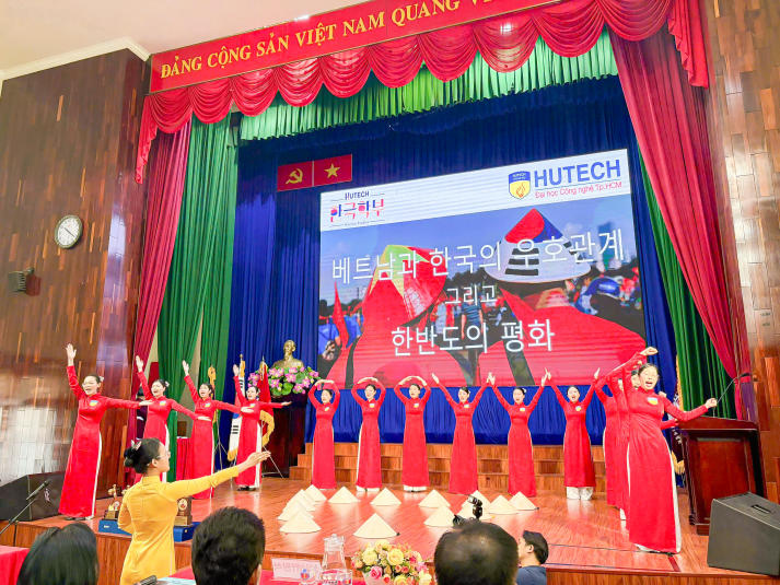 First Prize at the 29th K-Speech World Contest goes to HUTECH’s Faculty of Korean Studies students 33