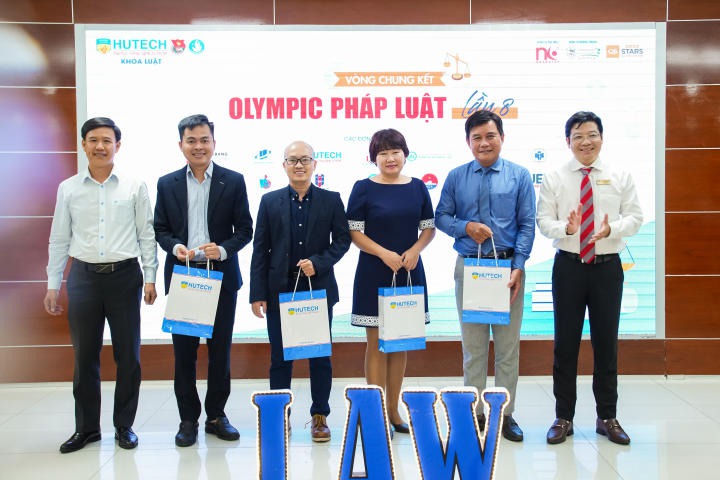 Sinh viên Khoa Luật HUTECH xuất sắc đạt ngôi vị Quán quân cuộc thi Olympic Pháp luật lần thứ 8 45