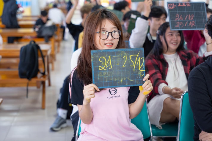 Sinh viên HUTECH chìm đắm trong những giai điệu giáng sinh và trò chơi sôi nổi tại Amazing Weekend tháng 12 127