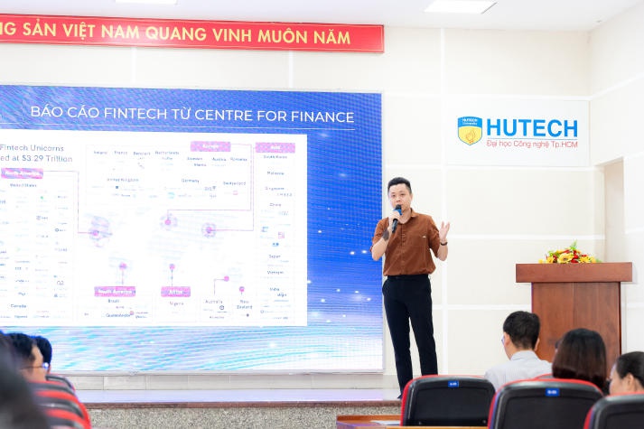 [Video] Sinh viên Khoa Tài chính - Thương mại cập nhật xu hướng ứng dụng công nghệ Fintech & Blockchain trong kinh tế số 107