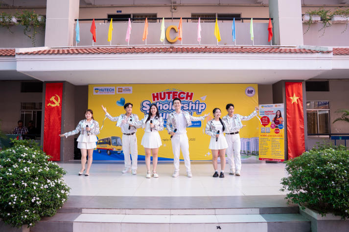 HUTECH Scholarship Tour 2025: Trao 32 suất học bổng trị giá 25% học phí toàn khóa cho học sinh Trường THPT Nguyễn Hữu Thọ (TP.HCM) 65