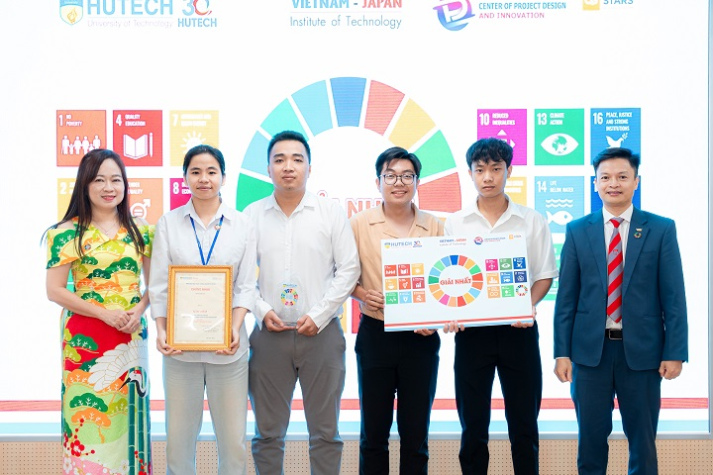 Poster presentation highlights HUTECH and CMU students’ innovation in environmental and technological solutions 129