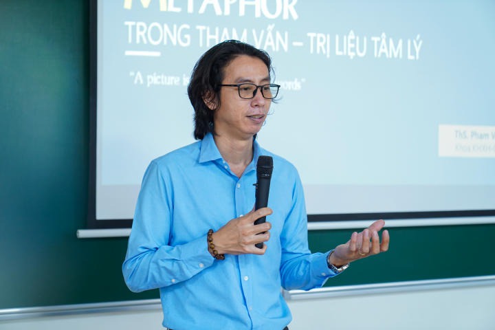 Sinh viên ngành Tâm lý học HUTECH tìm hiểu kỹ thuật sử dụng Metaphor trong tham vấn và trị liệu tâm lý 29