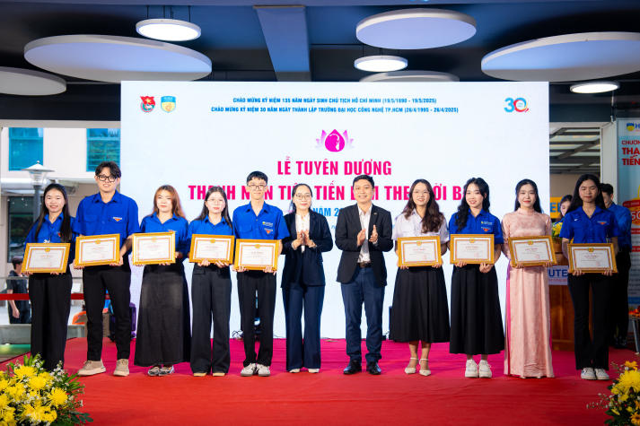 HUTECH kết nạp 12 Đảng viên mới và vinh danh 67 gương “Thanh niên tiên tiến làm theo lời Bác” 278