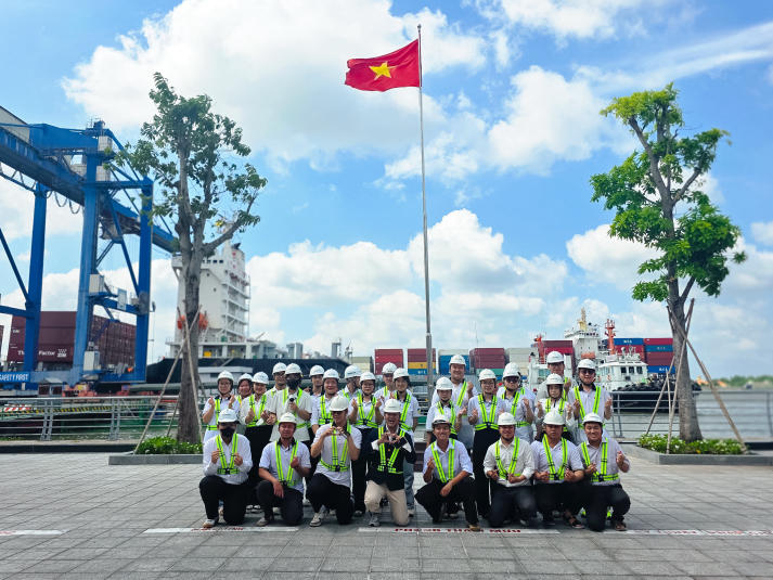 Sinh viên Viện Công nghệ Việt - Hàn tìm hiểu thực tế vận hành logistics tại Cảng Cát Lái 87