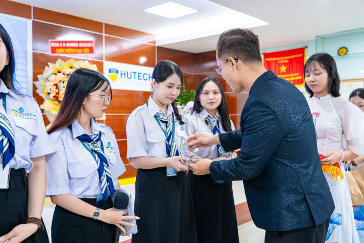 Bước chuyển mình mạnh mẽ của phong trào sinh viên Khoa Marketing - Kinh doanh quốc tế nhiệm kỳ 2025 - 2028 187
