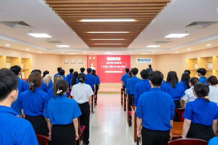CLB Lý luận trẻ HUTECH đồng hành cùng Đoàn viên, sinh viên thắp sáng niềm tin Đảng 9