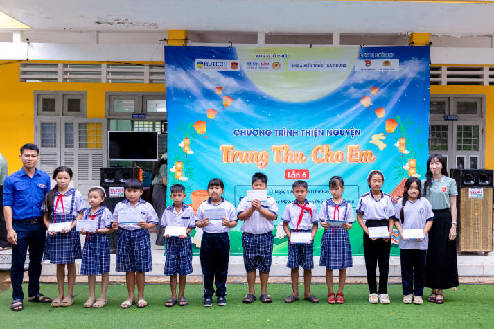 Chi bộ 17 mang mùa trăng ấm áp đến gần 270 học sinh Trường Tiểu học Mỹ An 62