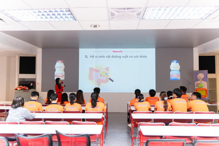 Sinh viên Công nghệ sinh học khám phá “hệ sinh thái lợi khuẩn” hiện đại tại Nhà máy Yakult Việt Nam 34