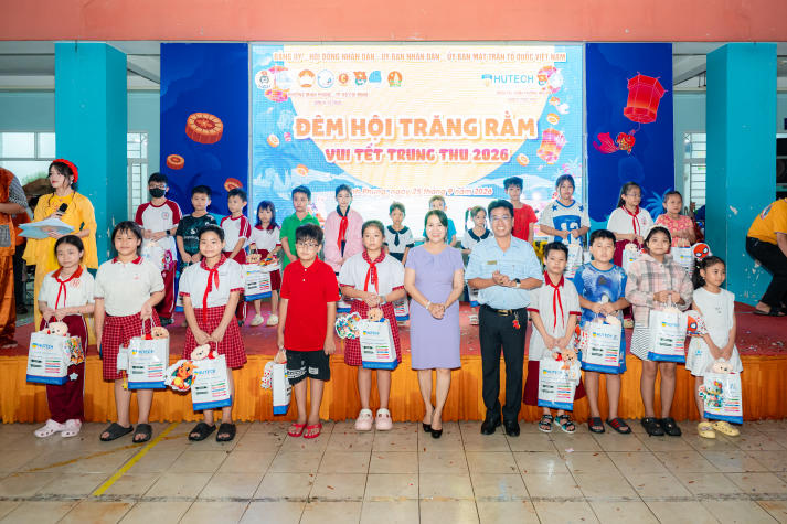Khoa Tài chính - Thương mại nối dài mùa trăng sẻ chia cùng thiếu nhi 40