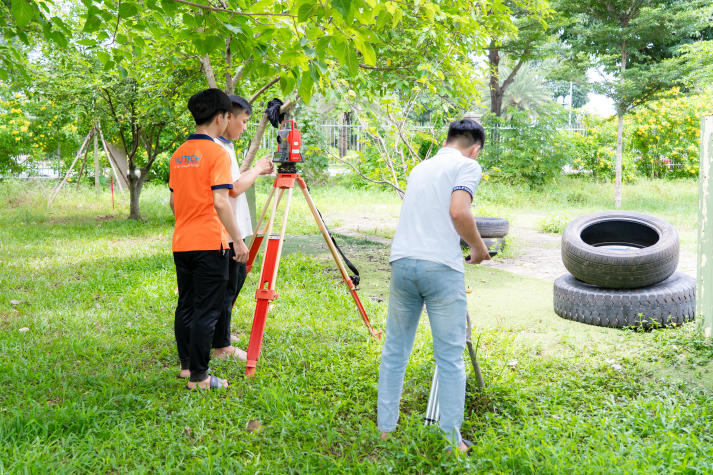 Sinh viên Kỹ thuật xây dựng rèn kỹ năng khảo sát thực địa tại X-Survey 2026 8