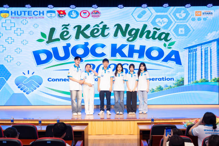 [Video] Lễ kết nghĩa Dược Khoa 2026: Chuyện học, chuyện nghề nối nhịp các thế hệ dược sĩ tương lai 88