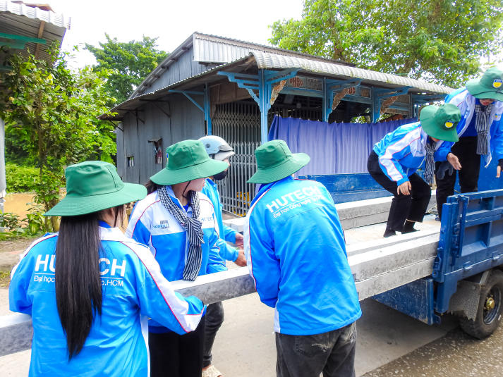 Mùa hè xanh HUTECH 2025: Bước chân tình nguyện, lan tỏa niềm tin 89