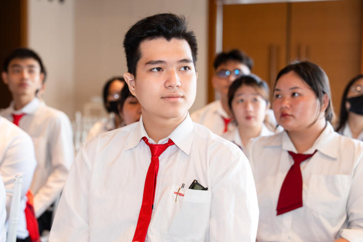 [Video] Mở rộng định hướng nghề nghiệp qua chuyến tham quan White Palace Phạm Văn Đồng của sinh viên Quản trị nhà hàng 55