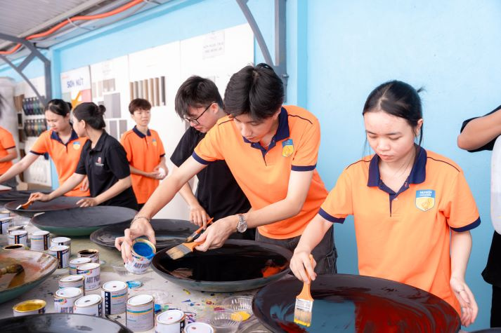 Sinh viên Kiến trúc - Mỹ thuật lan tỏa vẻ đẹp sơn mài Việt qua Hành trình “Kỷ nguyên di sản” 77