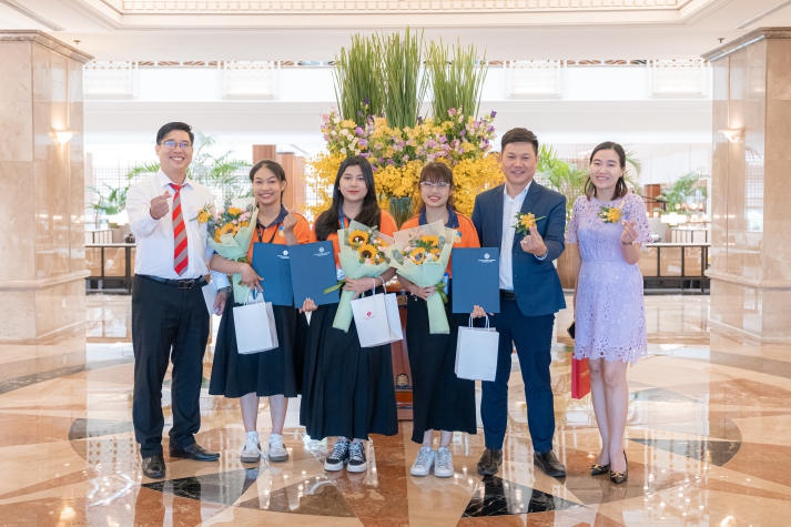 Three HUTECH students awarded the 400 USD scholarships for each by LOTTE Group 63