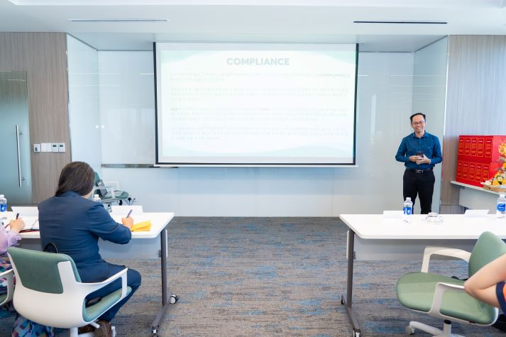 Sinh viên Khoa Hàn Quốc học HUTECH học gì tại Ngân hàng KEB Hana? 52