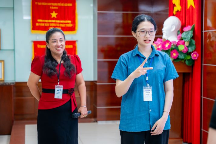 [Ảnh] Bế giảng lớp học Thủ ngữ: Khi những đôi tay biết nói kể câu chuyện của sự thấu hiểu 21