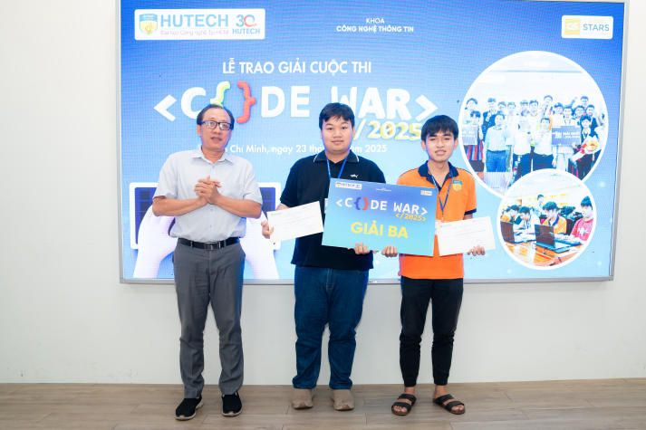 [Video] Chung kết HUTECH Code War 2025: Sân chơi lập trình kịch tích dành cho sinh viên Công nghệ thông tin 208