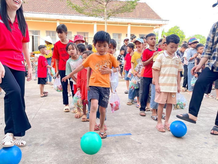 “Xuân biên giới 2025”: Mang mùa xuân yêu thương đến với người dân tại tỉnh Bình Phước 57