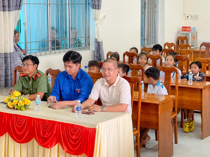 HUTECH bàn giao công trình Sân chơi thiếu nhi tại địa bàn xã Hoà Tân, TP. Cà Mau 27