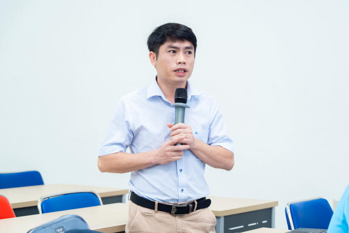 Sinh viên Khoa Công nghệ thông tin học cách sử dụng công cụ AI trong lập trình 14