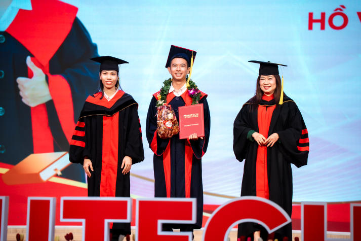 Lễ trao bằng tốt nghiệp HUTECH: Dấu son cho hành trình bền bỉ chinh phục tri thức 51