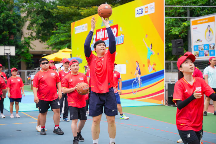 [Video] Sôi động, gắn kết và bùng nổ tại Hội thao Cán bộ - Giảng viên - Nhân viên HUTECH 2025 263