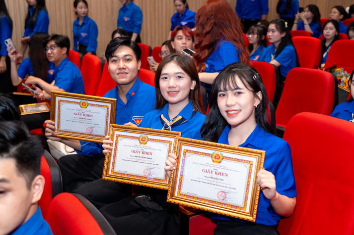 HUTECH vinh danh 269 Thanh niên tiên tiến, lan tỏa tinh thần học tập và làm theo gương Bác năm 2026 8