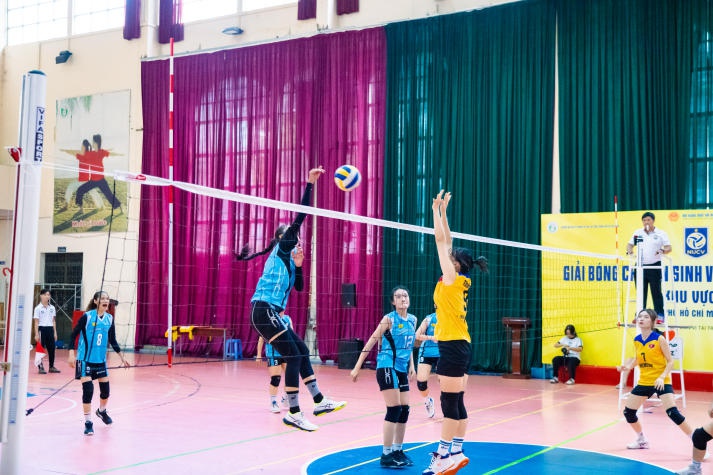 [Ảnh] Trai tài gái sắc HUTECH tự tin “show” nét đẹp năng động đậm chất Gen Z tại đa sân chơi 249