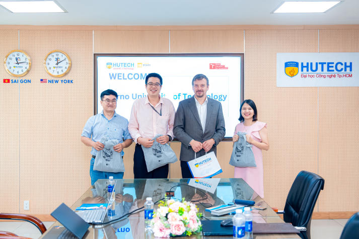 Kết nối đào tạo và nghiên cứu AI giữa HUTECH và Brno University of Technology (BUT, Cộng hòa Séc) 41