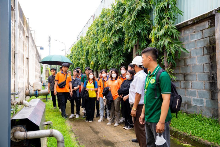Sinh viên ngành Kỹ thuật môi trường HUTECH tham quan thực tế tại Nhà máy xử lý nước thải KCN Tân Bình 66