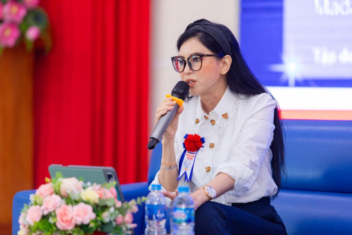 [Video] Sinh viên HUTECH được truyền cảm hứng xây dựng tương lai từ nữ CEO Lê Hồng Thủy Tiên 65