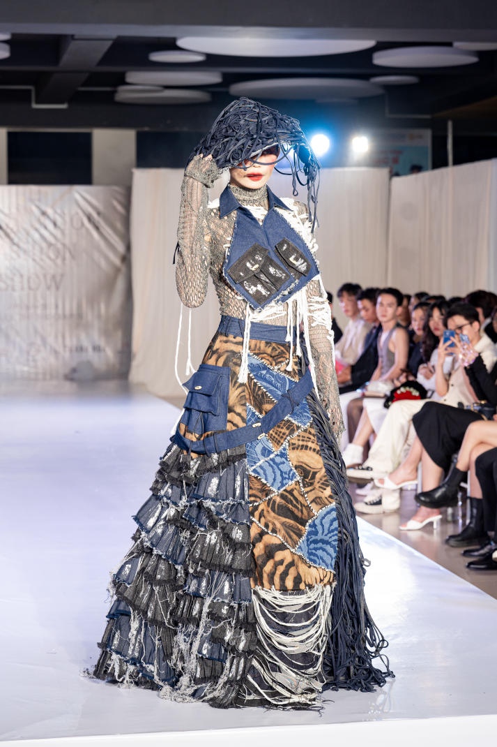 [Video] Sinh viên Thiết kế thời trang HUTECH “trình làng” loạt đồ án tốt nghiệp với nhiều ý tưởng độc đáo 263