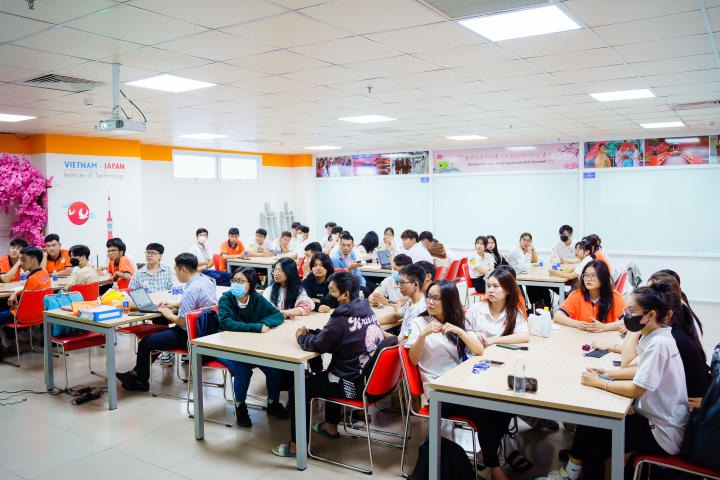 Viện Công nghệ Việt Nhật tổ chức buổi Seminar "Kỹ năng tổng hợp và viết tài liệu nghiên cứu khoa học" 12
