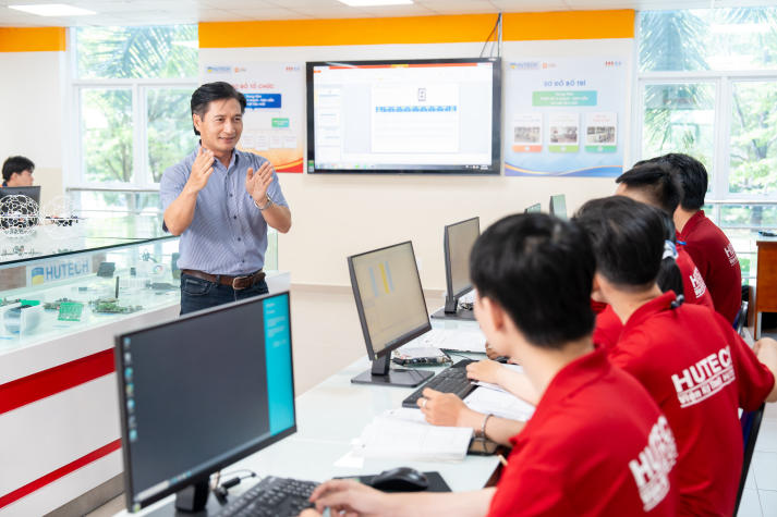 [Hướng nghiệp 2026] Ngành Kỹ thuật điện tử - viễn thông trong thời đại AI và tự động hóa 38