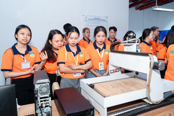 Sinh viên Khoa Khoa học Xã hội và Quan hệ Công chúng khám phá dòng chảy công nghệ tại CT Innovation Hub 4.0 26