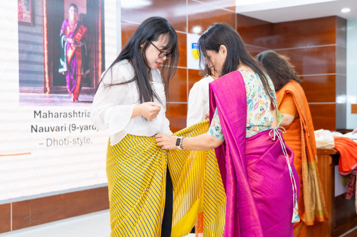 HUTECH faculty and staff explore Bhagavad Gita leadership philosophy and traditional Indian culture 99