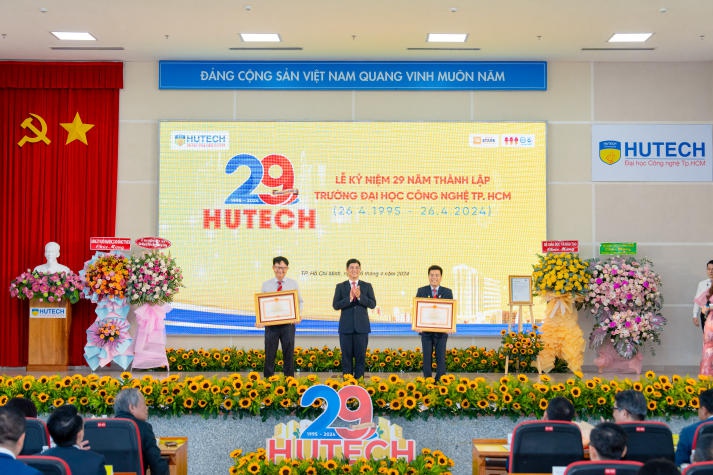[Video] HUTECH long trọng kỷ niệm 29 năm ngày thành lập: Vững bước phát triển - Hội nhập vươn cao 172