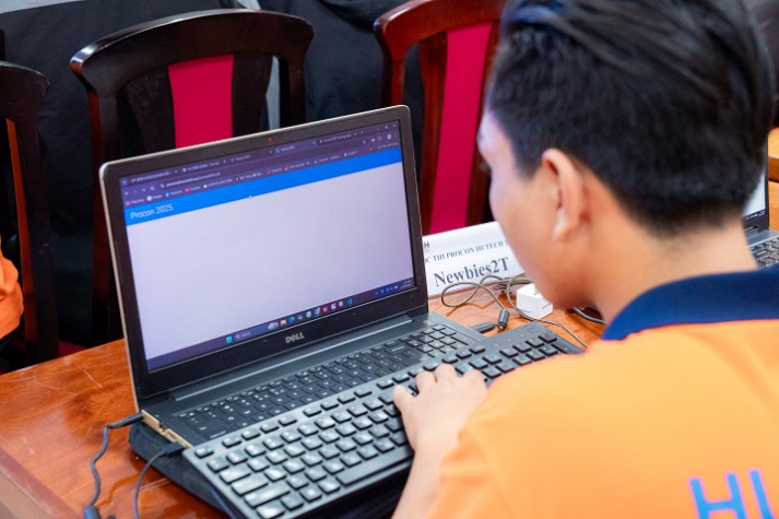 Sôi nổi Procon HUTECH 2025: Khi sinh viên IT bước vào cuộc đua lập trình 32