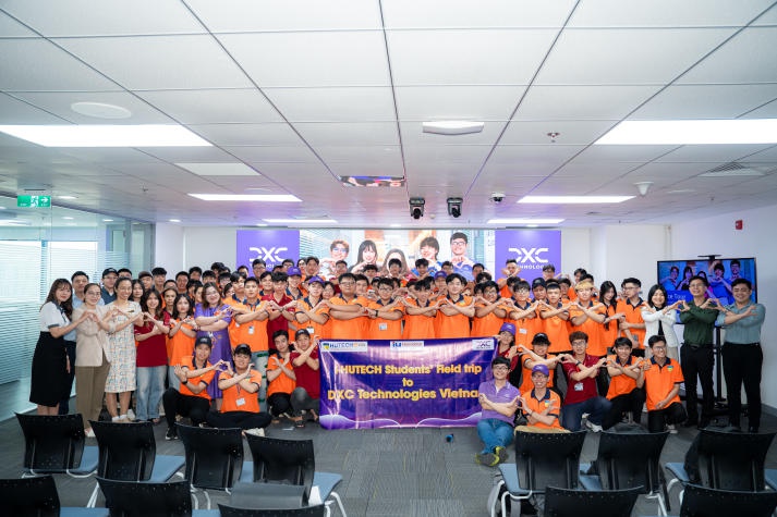 [Video] Students of the Institute of International Education visited DXC Technology Vietnam 128