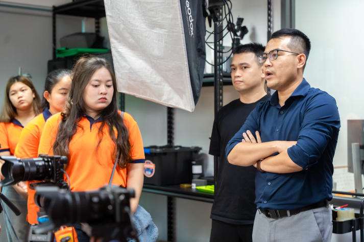 PR-ers HUTECH “chạm” môi trường doanh nghiệp tài chính tại Mirae Asset 88