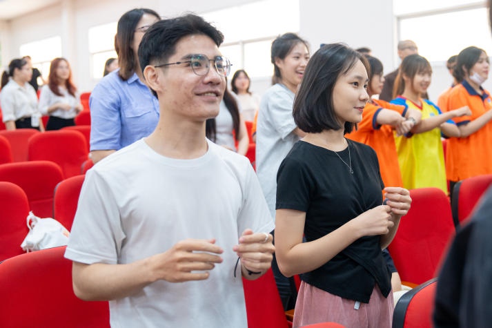 Lan tỏa sức mạnh trị liệu tinh thần từ âm nhạc đến sinh viên Tâm lý học HUTECH 97